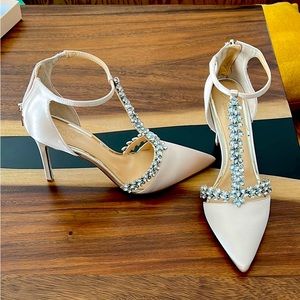 Jewel by Badgley Mishka cream bridal pumps size 9